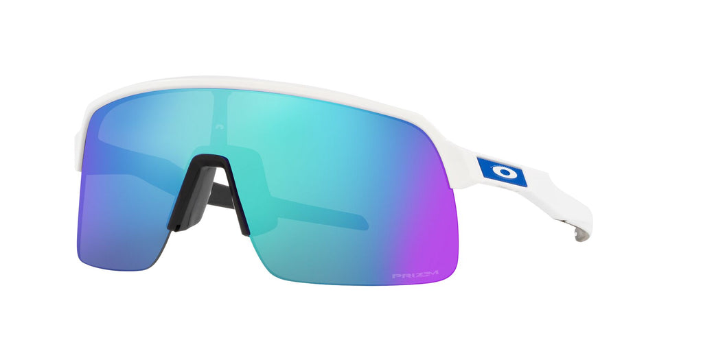 Anteojos Oakley Sutro Lite Blanco Mate / Prizm Sapphire, vista en ángulo