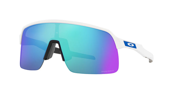 Anteojos Oakley Sutro Lite Blanco Mate / Prizm Sapphire, vista en ángulo