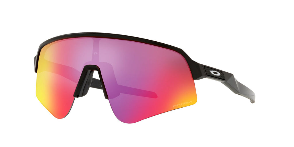 Anteojos Oakley Sutro Lite Sweep Negro Mate / Prizm Road, vista en ángulo