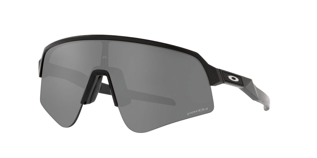 Anteojos Oakley Sutro Lite Sweep Negro Mate / Prizm Black, vista en ángulo