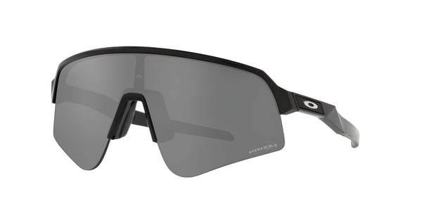 Anteojos Oakley Sutro Lite Sweep Negro Mate / Prizm Black, vista en ángulo